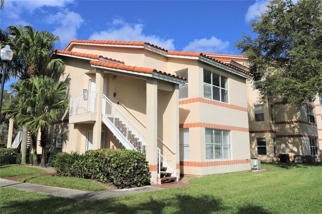 Building Photo - 3400 Pinewalk Dr N
