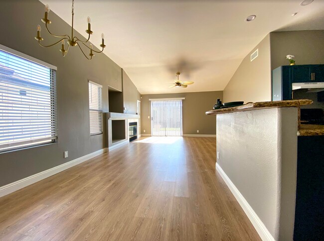 Foto del edificio - 5549 Grand Prix Ct