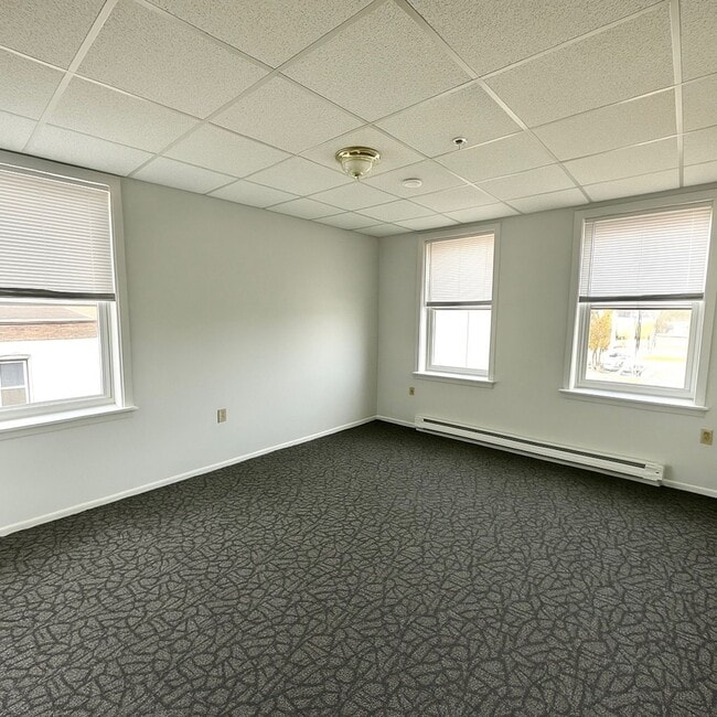 Building Photo - 325 Market St