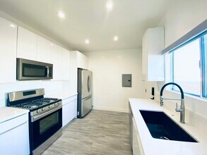 Building Photo - 627 Brittania St