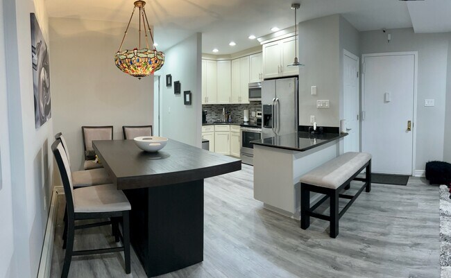 Foto del edificio - 529 W Broadway