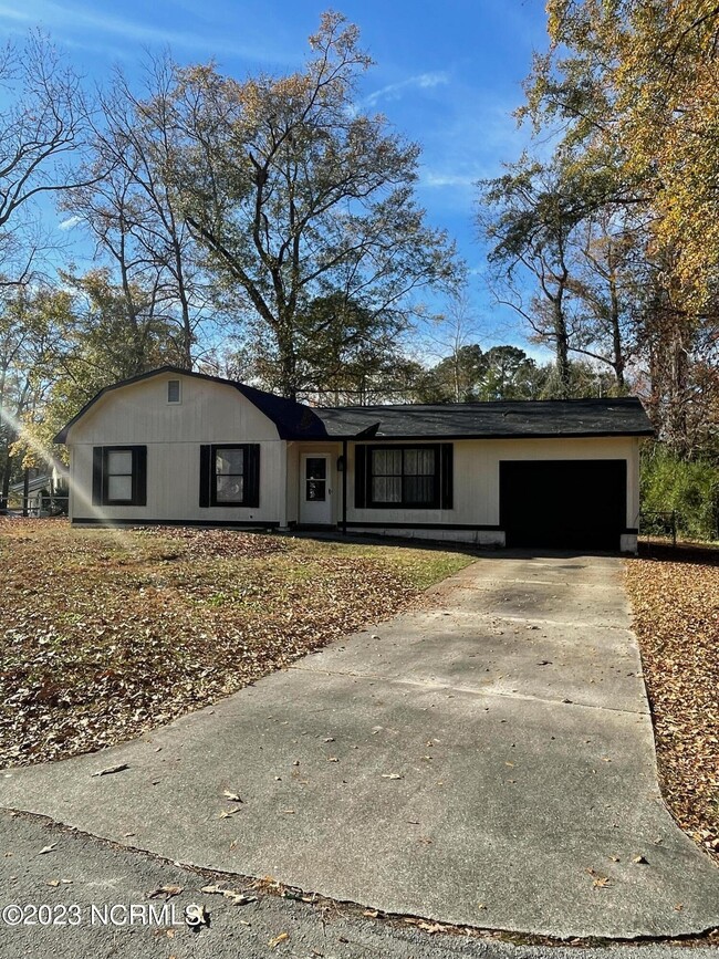 Building Photo - 1002 Stillwood Cir