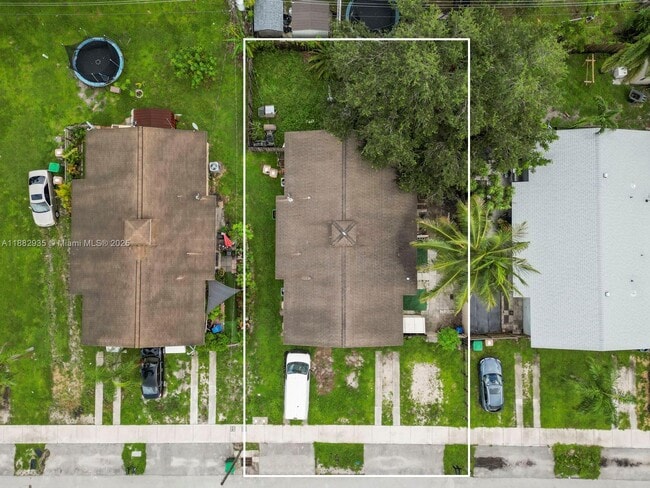 Building Photo - 6165 SW 44th St