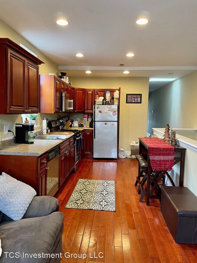 Building Photo - 2 br, 1 bath House - 1822 W Girard Ave #3