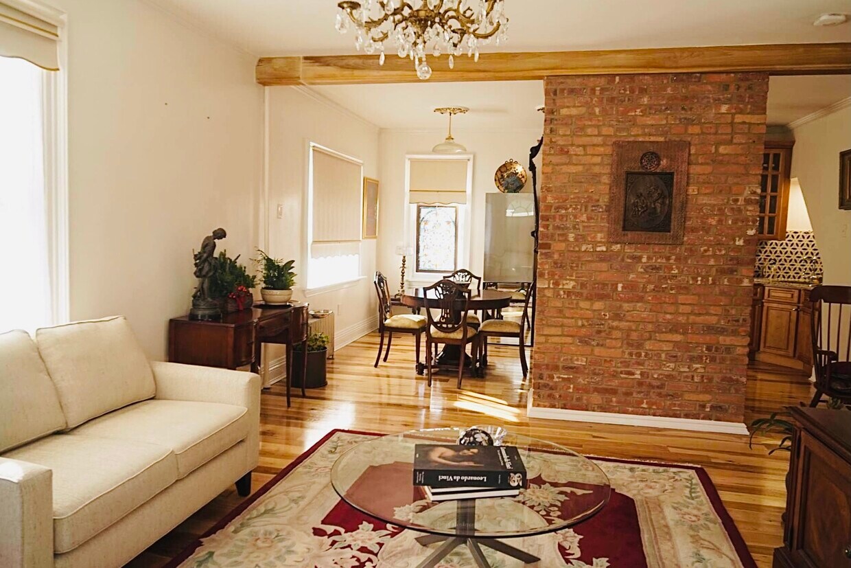 Primary Photo - 1028 Beverley Rd