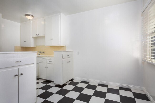 Foto del edificio - 2240 N Gower St