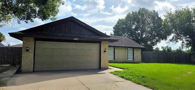 Foto del edificio - 8443 Gulfwood Ln