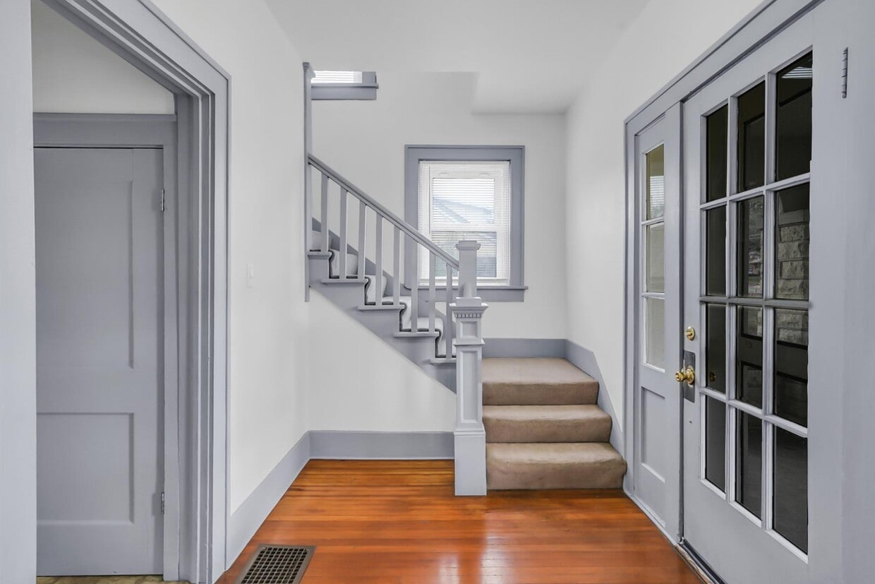 Primary Photo - 1309 St Marys Blvd