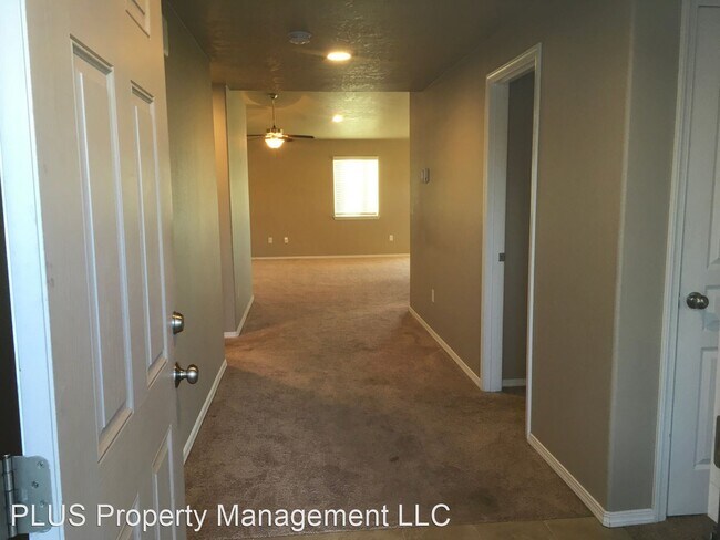 Building Photo - 3 br, 2 bath House - 712 NE Redwood