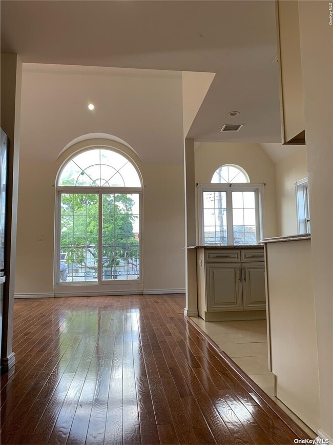 Foto del edificio - 221-60 92nd Ave