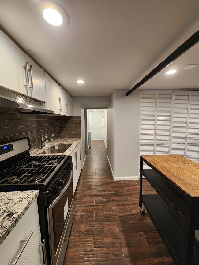 Foto del edificio - 3055 N Lockwood Ave