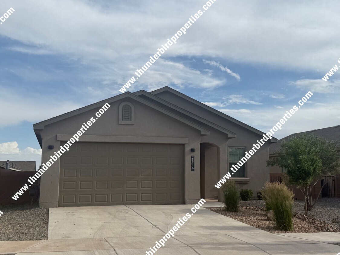 Foto principal - Great 4 bedroom home - Rio Rancho