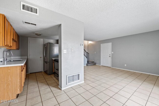 Foto del edificio - 4443 E Wood St