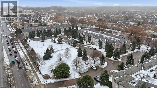 Photo du bâtiment - 990 Golf Links Rd