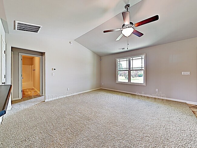 Building Photo - 16 Willow Ridge Cir