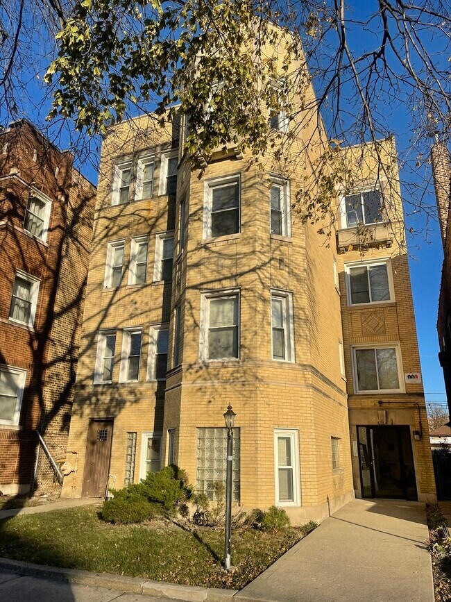 Building Photo - 8211 S Ada St