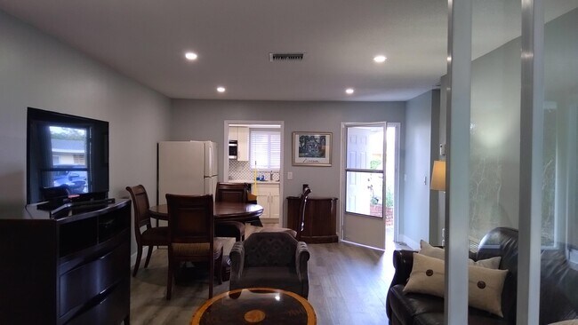 Foto del edificio - 2501 Barkley Dr W