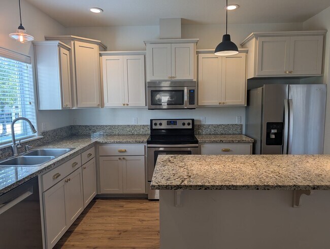 Foto del edificio - Newer 3 Bedroom 2 Bathroom Home in a Nice Neighborhood