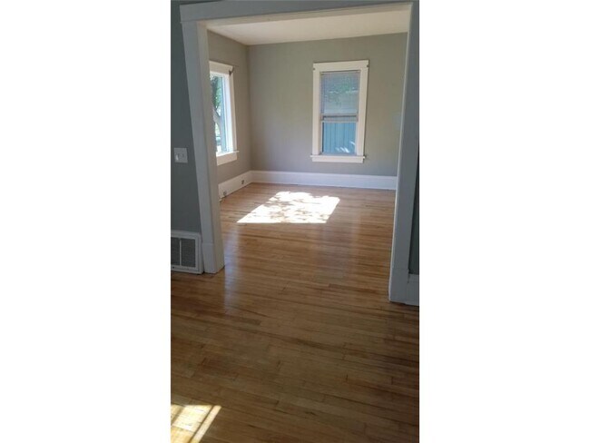 Foto del edificio - 4239 Longfellow Ave