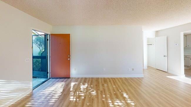 Building Photo - 2 Bedroom, 2 Bathroom home on King Court.