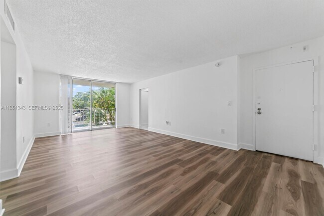 Foto del edificio - 498 NW 165th St