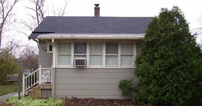 Building Photo - 112 N Hager Ave