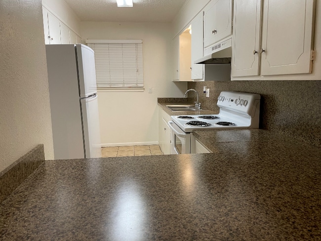 Building Photo - 1347 65th Dr