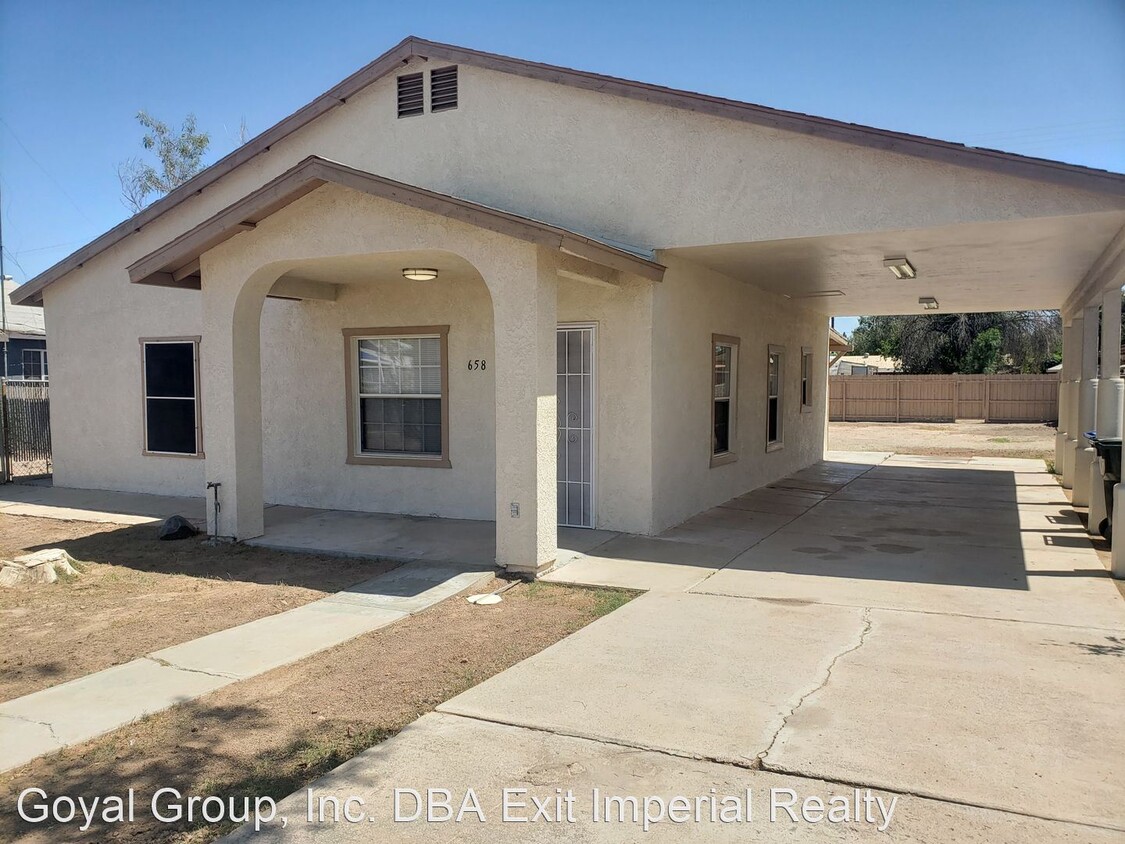 Primary Photo - 2 br, 1 bath House - 658 S. Cesar Chavez St.