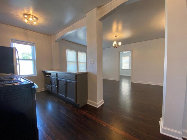 Foto del edificio - 2519 N. Harvey Ave.