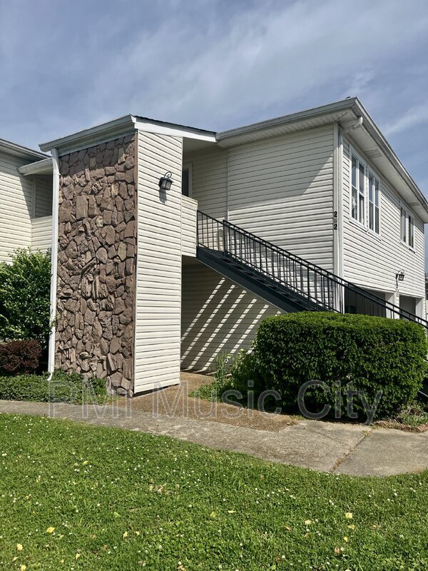 Photo - 810 Bellevue Rd