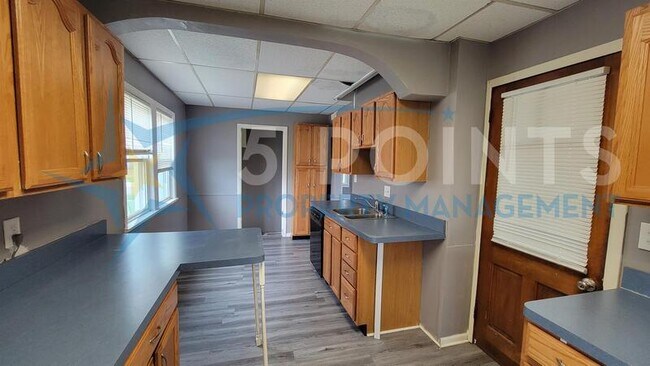 Foto del edificio - 3058 W 116th St