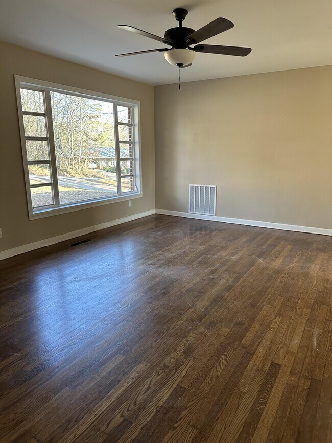 Building Photo - 741 Barron Dr
