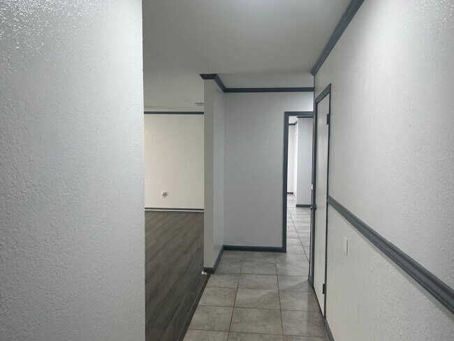 Building Photo - 749 Alhambra Dr