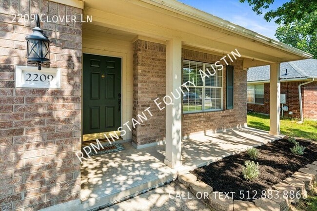 Foto del edificio - 2209 Clover Ln