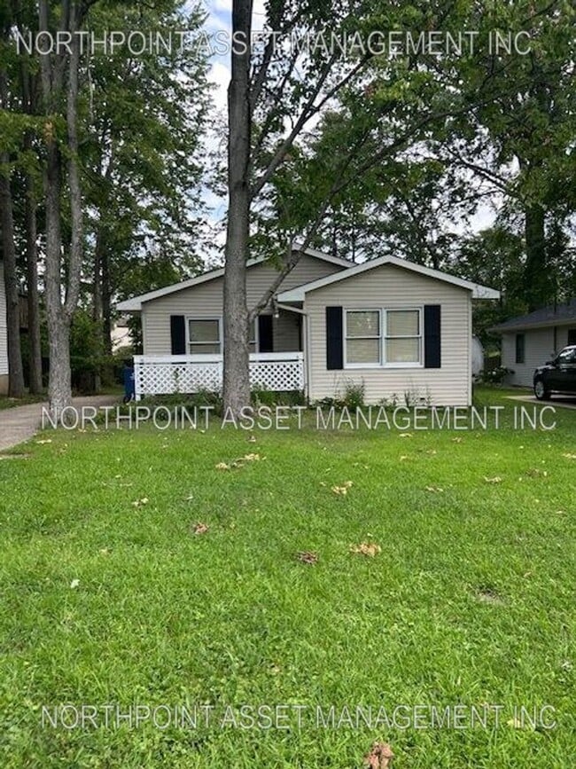 Adorable 3BR 1BA Home w/ Laundry near Sycamore Twp 3BR SFR • Stainless Appliances • Large Yard i... - Adorable 3BR 1BA Home w/ Laundry near Sycamore Twp  3BR SFR • Stainless Appliances • Large Yard i...