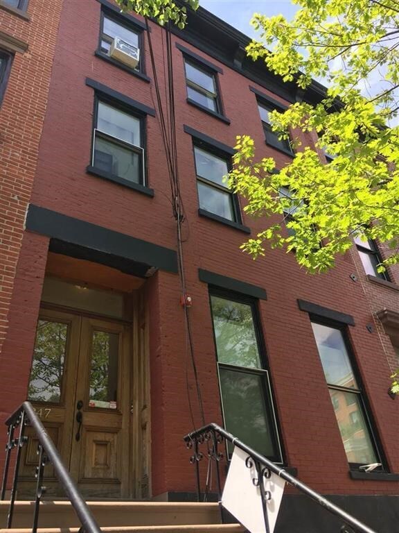 Building Photo - 247 Grove St