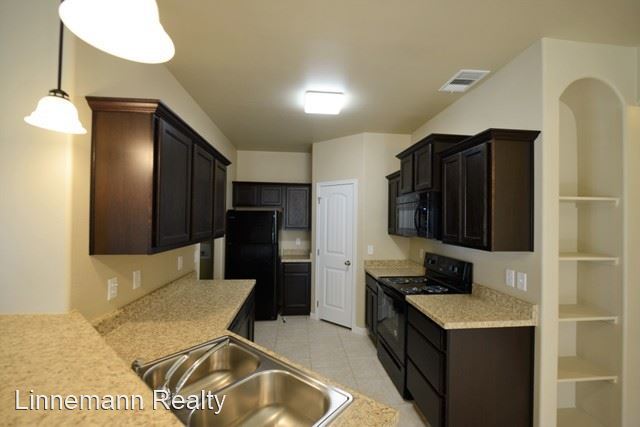 Building Photo - 3 br, 2 bath House - 1304 B Vanguard Lane