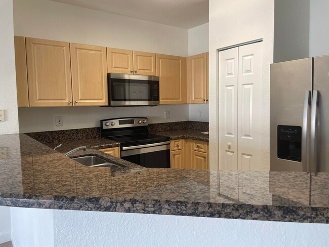 Building Photo - 5135 SE Mariner Garden Cir