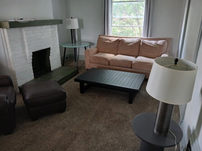 Foto del edificio - 2461 Fairview Ave