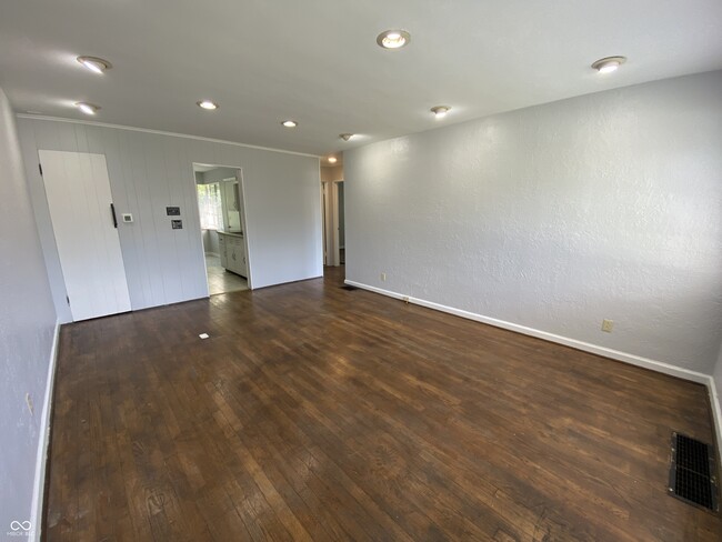 Foto del edificio - 77 W Westfield Blvd