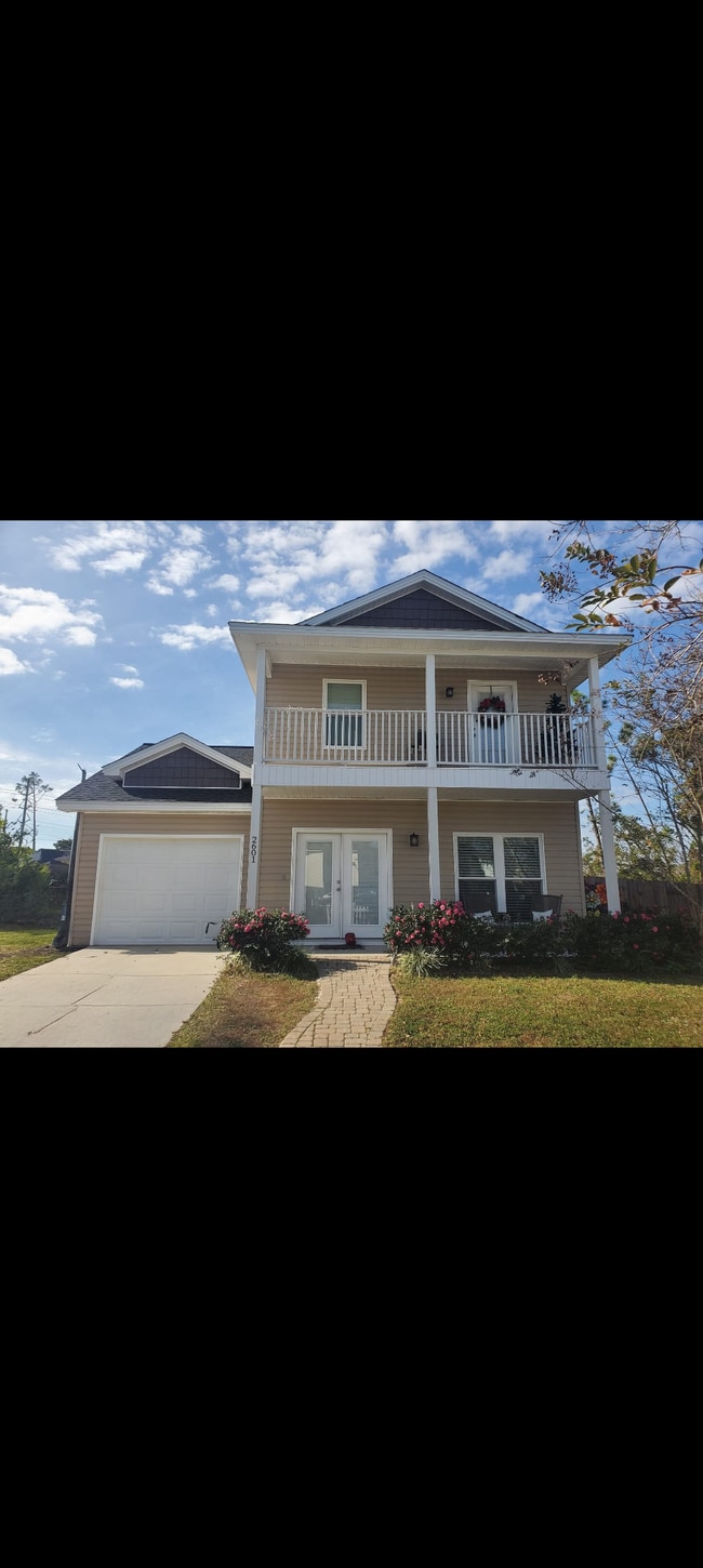 Building Photo - 2601 Laurel Dr