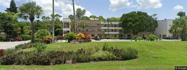 Foto del edificio - 499 Forest Lakes Blvd