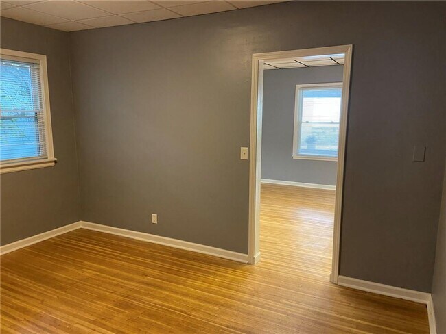 Foto del edificio - 708 Bungalow Ct