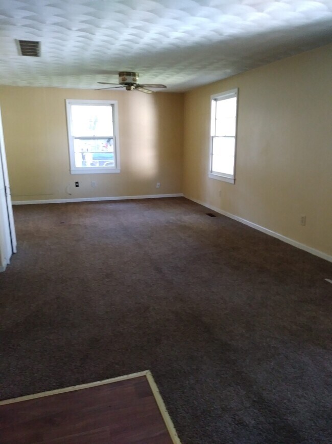 sala de estar - 2609 Pioneer Rd