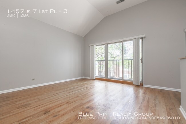 Foto del edificio - 3 bedroom 2 bath Condo with Vaulted Ceilings.