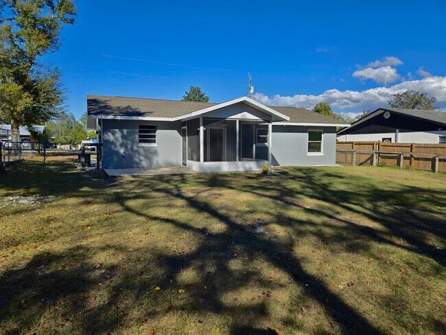 fachada trasera - 21414 SW Honeysuckle St