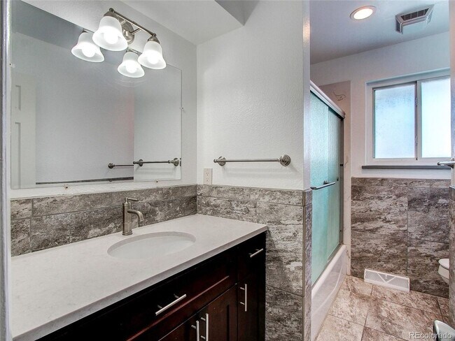 Building Photo - 4 Bedroom Condo in Littleton