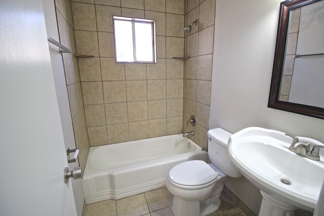 Foto del edificio - Charlotte Square | 3330-3368 Charlotte St