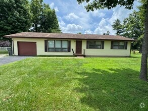 Building Photo - 102 Oaklawn Cir