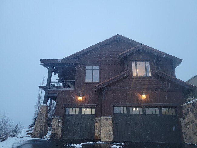 Foto del edificio - 480 Interlaken Dr